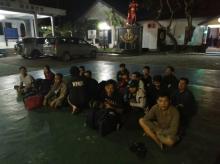 Coba Hindari Petugas, 14 TKI dari Malaysia Berjejal Dalam Terpal
